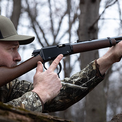 hunting aiming lever action rifle