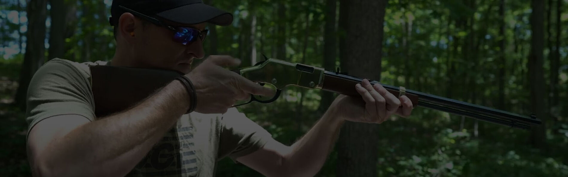 22plinkster aiming a lever action rifle